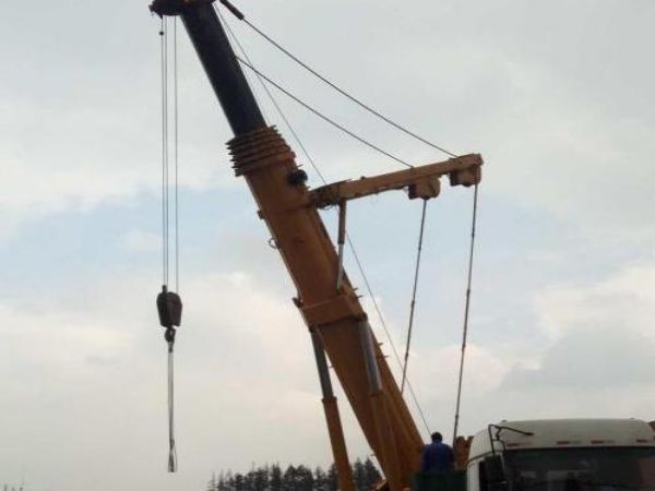 石龍區吊車出租(陽臺小型吊車價格多少錢）