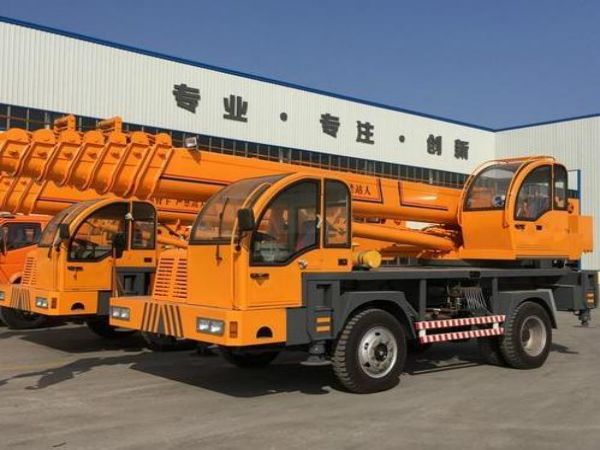 濱湖新區(qū)吊車出租電話(25噸吊車租賃搬運工程有哪些要求)