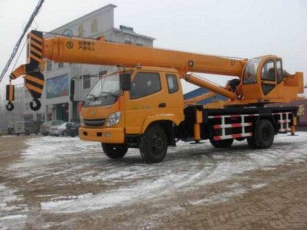 靖宇縣吊車出租(25噸吊車2節(jié)臂代號)