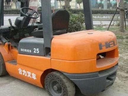 北碚區(qū)叉車出租電話(手動叉車啟動時吱吱響)